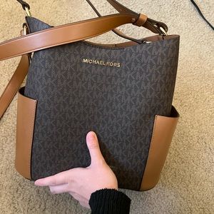 Michael kors pocket book